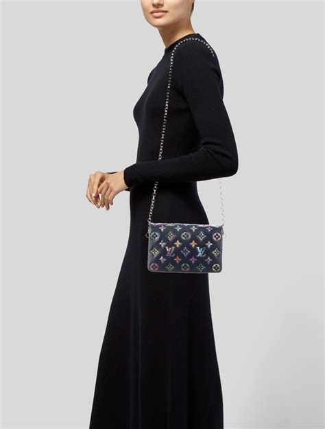 lv pochette coussin